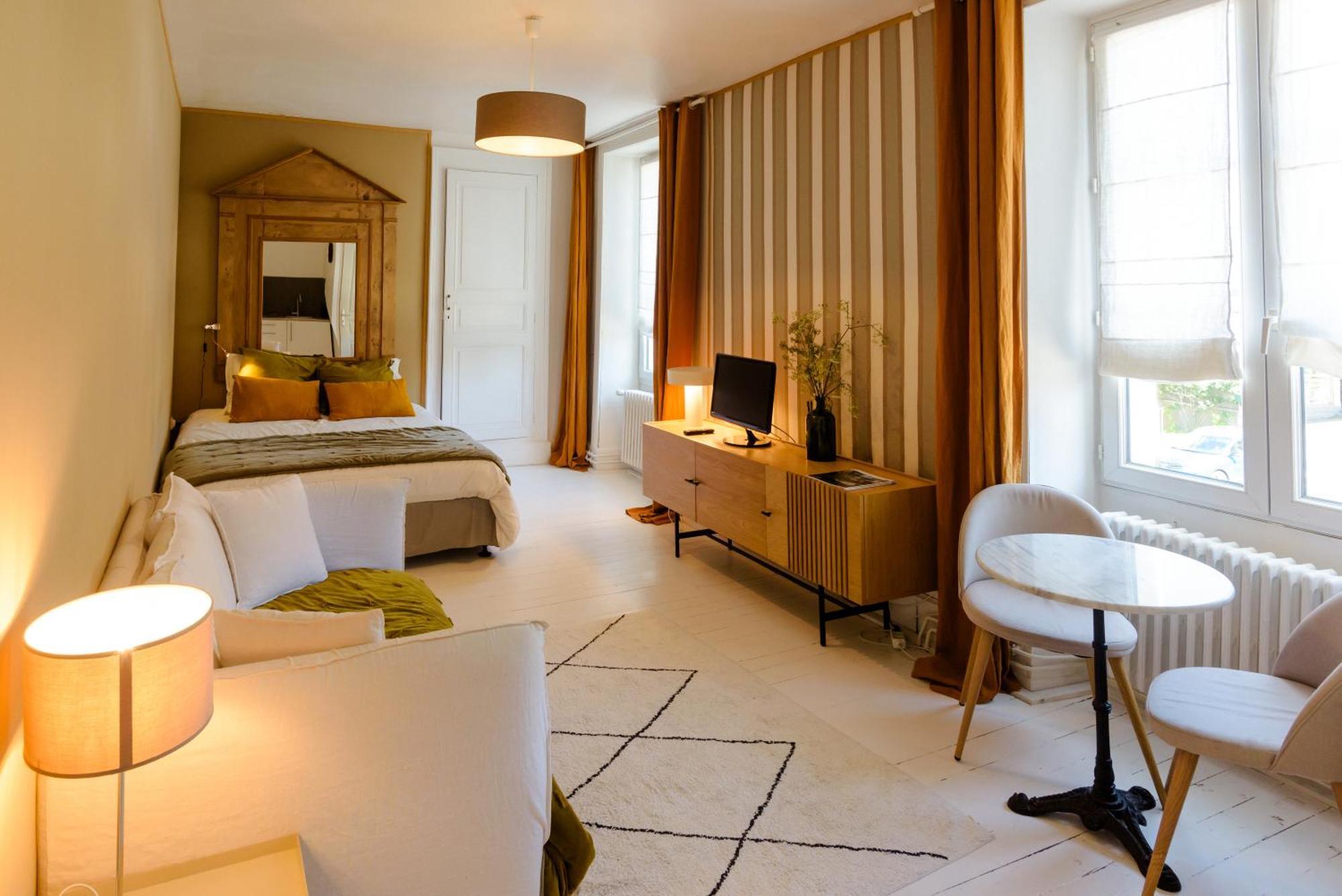 Aux Couleurs De Neuvy Otel Dış mekan fotoğraf